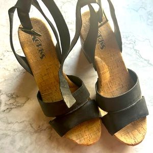Korks leather & wood wedge